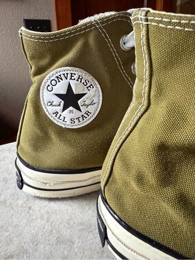 Converse High-Top Sneakers in Olive Green Canvas.  Size 10 Women’s.  Size 8